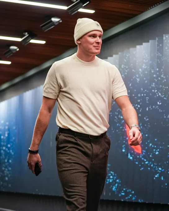 Close up of Kaapo walking into arena for matchup with Rangers.