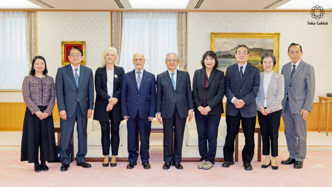 🆕News: On Nov. 7, Dr. Hussain Al-Shahristani, President of the Pugwash Conferences on Science and World Affairs, and Secretary General Karen Hallberg visited the Soka Gakkai Headquarters in Tokyo and met with Soka Gakkai President Minoru Harada. Referring to @daisakuikeda_of ’s dialogues with Pugwash co-founder Joseph Rotblat and scientist Linus Pauling, Dr. Al-Shahristani emphasized the importance of collaboration between scientists and people of faith to advance the abolition of nuclear weapons. 

#SokaGakkai #BuddhisminAction #SokaGakkaiNews
