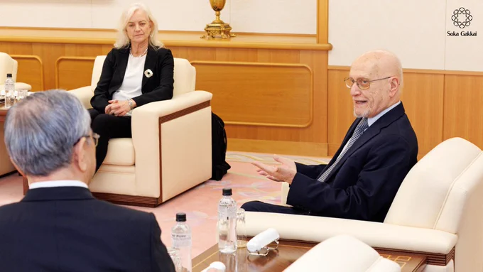 🆕News: On Nov. 7, Dr. Hussain Al-Shahristani, President of the Pugwash Conferences on Science and World Affairs, and Secretary General Karen Hallberg visited the Soka Gakkai Headquarters in Tokyo and met with Soka Gakkai President Minoru Harada. Referring to @daisakuikeda_of ’s dialogues with Pugwash co-founder Joseph Rotblat and scientist Linus Pauling, Dr. Al-Shahristani emphasized the importance of collaboration between scientists and people of faith to advance the abolition of nuclear weapons. 

#SokaGakkai #BuddhisminAction #SokaGakkaiNews
