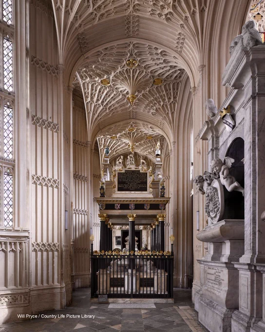 The tomb of Elizabeth I and Mary I in Westminster Abbey