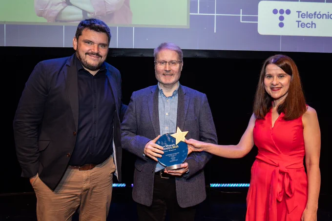 Tom Gray wins Outstanding Contribution to the IT Sector at the Belfast Telegraph IT Awards 2025