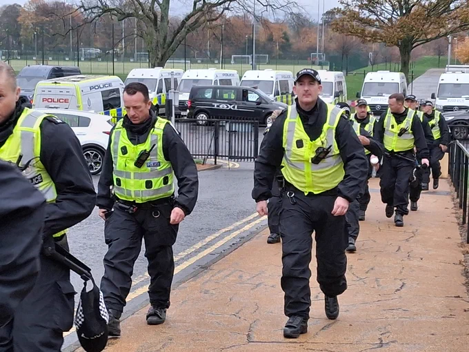 Officers supporting #OpMoonbeam head out to assist local policing colleagues keep our communities safe tonight. Officers are wearing high visibility vests.