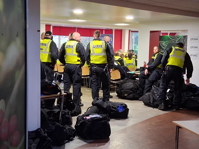 Officers supporting #OpMoonbeam head out to assist local policing colleagues keep our communities safe tonight. Officers are wearing high visibility vests.