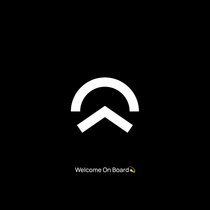 Siyah zemin üzerine beyaz renkte, Hellospace logosu ve altında Welcome On Board metni yer alan bir görsel.