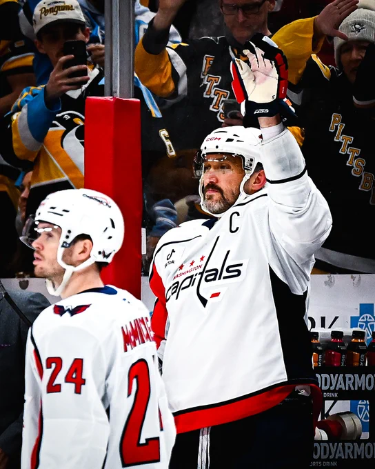 Alex Ovechkin salutes the crowd in Pittsburgh after being recognized for scoring 900 career NHL goals.