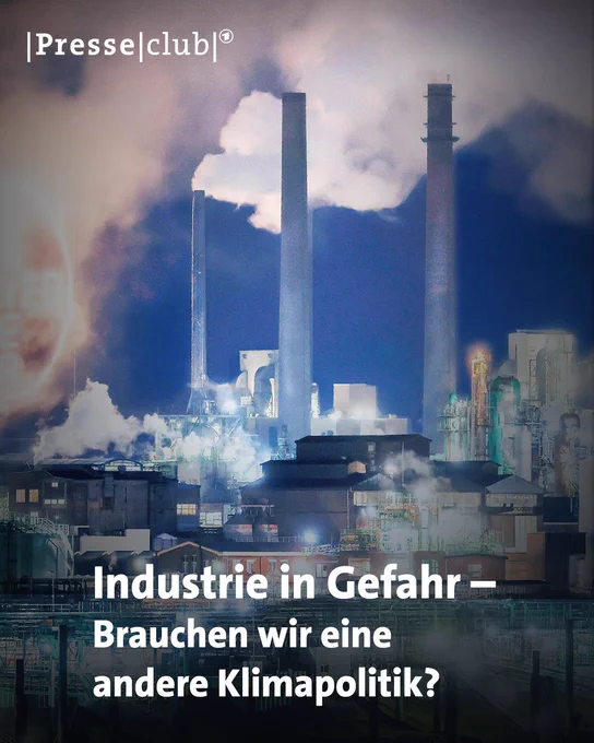 Industrieanlage mit Rauchschwaden. 