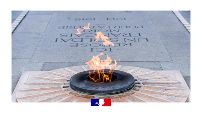 Illistration : photographie de la flamme de la Nation, sur la Tombe sur soldat inconnu, au pied de l'Arc de Triomphe, à Paris