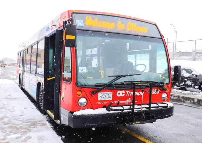 Photo of an OC Transpo bus in the snow.