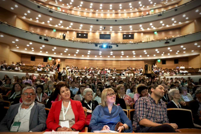 Autoridades y público en el Sodre (acción país por la salud mental presentaciones)