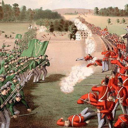 Color illustration of a historical battle scene on a grassy field. Green-uniformed soldiers on the left advance in formation with green flags and bayonets, firing rifles. Red-uniformed soldiers on the right fire back, with smoke from guns. Fallen soldiers lie on the ground. A white house and trees are in the background. A mounted officer in red leads on the right.