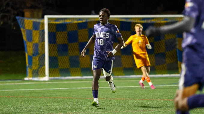 Abou Bakar Berthe tracks the ball