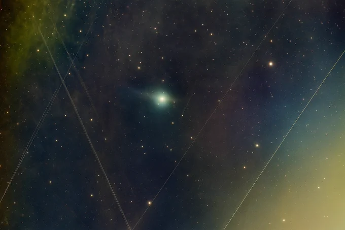 This might be the moment we’ve all been waiting for.
Ray’s Astro stacked and corrected every frame — then SpaceTracker re-refined and stabilized the core.
The result? The most realistic and detailed 8K view of 3I/ATLAS’s glowing coma to date.