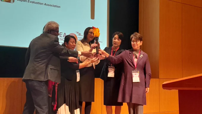 Karen Cadondon, Chelladurai Solomon, Hon. Eri Arfiya, Yoko Ishida and Yuriko Minamoto holding EvalTorch

