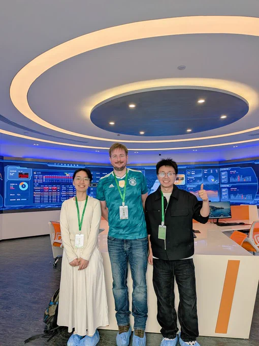 Stephan Bökelmann at the PCBway Factory in 深圳. 