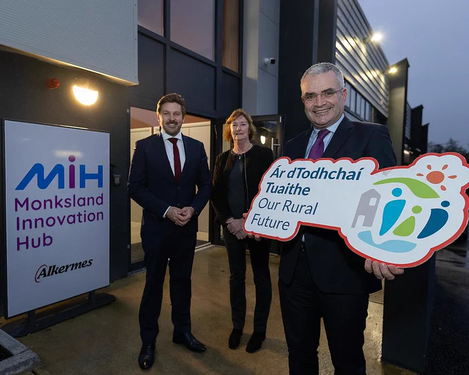 Minister Calleary at the Monksland Innovation Hub in Co. Westmeath - the 400th Connected Hub to open in Ireland.