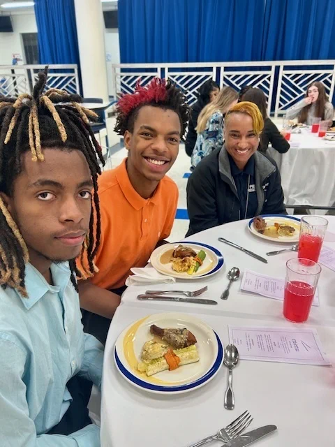 Community member eats with students 2