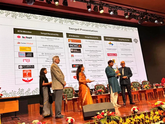 Rajiv Malhotra presenting Sengol to Sankrant ji 