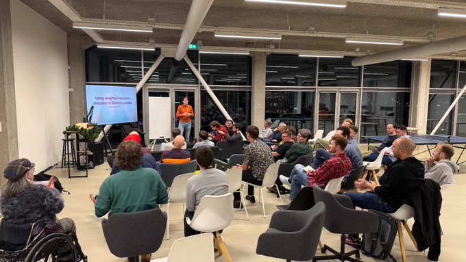 Jan van der Pas presenting in front of an audience.