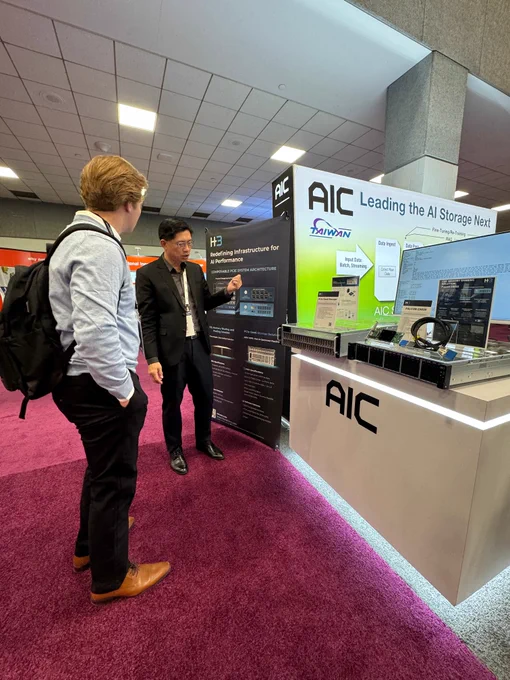 Visitors checking out GPU-accelerated AI storage and CXL memory solutions_2