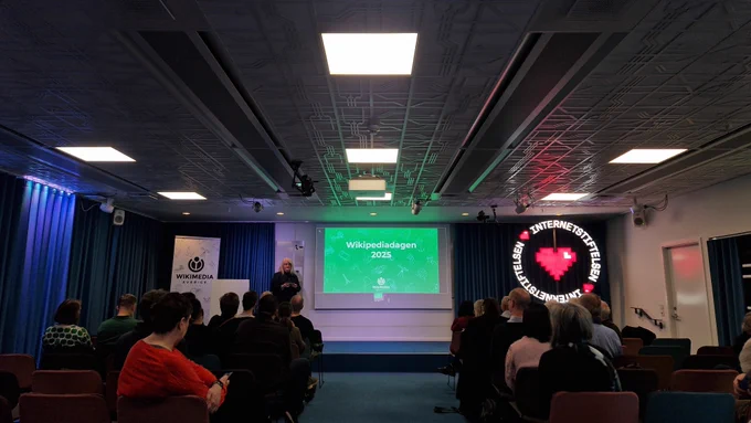 Presentation under Wikimediadagen 2025 på Internetstiftelsen i Stockholm. Introduktion av Brit Stakston.