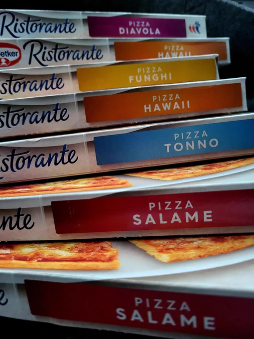 Ein Bild mit sieben Pizzen von Dr Oetker. 
Die Restaurante war im Angebot. Da musste ich zuschlagen. 
Es gibt 2x Salami, 2x Hawaii, 1x Tonno, 1x Funghi und 1x Diavola