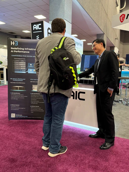 Visitors checking out GPU-accelerated AI storage and CXL memory solutions_3
