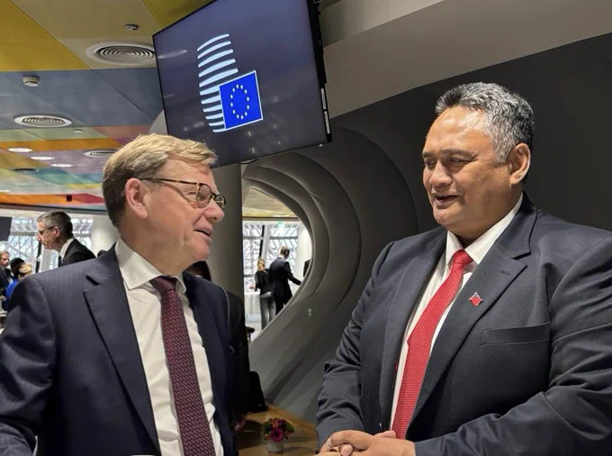 Außenminister Wadephul mit seinem Counterpart aus Samoa.