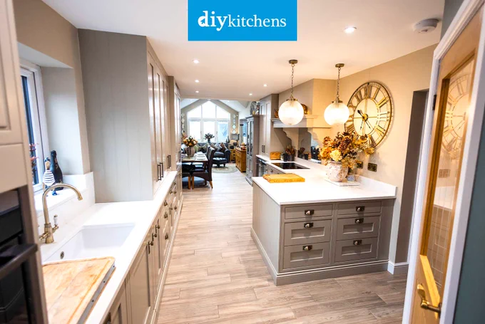 An Innova Helmsley Dakar Inframe #kitchen | DIY Kitchens