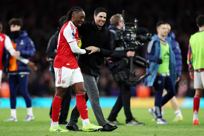 Ebere Eze celebrates with Mikel Arteta.