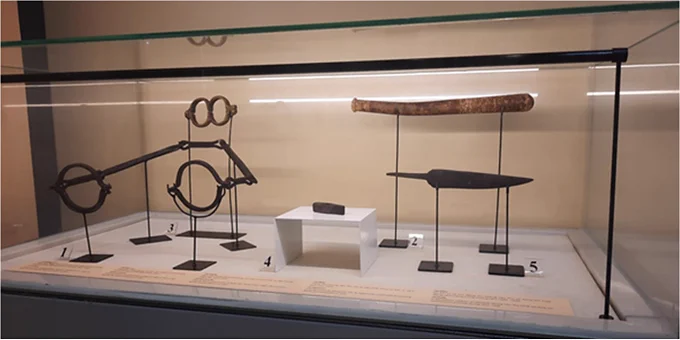 Colonial instruments of torture in French Indochina: Fetter, handcuff, truncheon, hammer and knife. Source: Vietnam National Museum of History (Bảo Tàng Lịch Sử Việt Nam), Hà Nội, Vietnam, Roi bằng xương cá và roi da, Xích khóa tay, Xích chân, author’s photo, 12 April 2023.