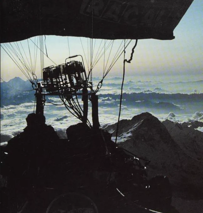 'Ballooning over Everest', Leo Dickinson.