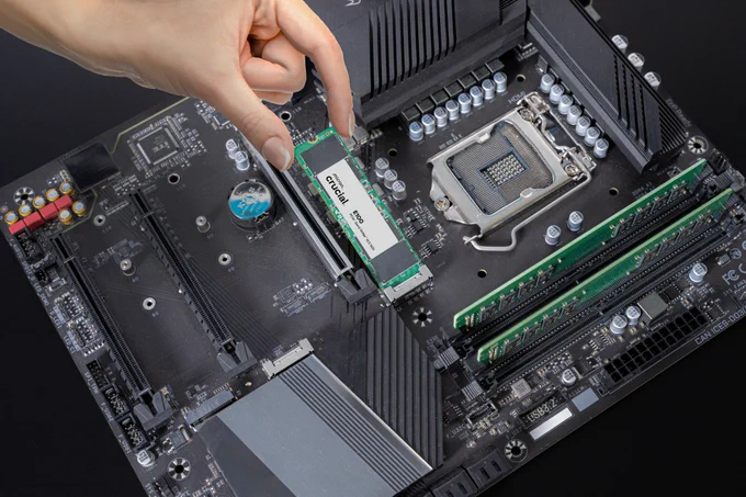 Crucial E100 Gen4 SSD placed on a desk setup, highlighting 5000MB/s speed and 2TB capacity – ideal for high-performance workflows in Dubai and the Middle East.”