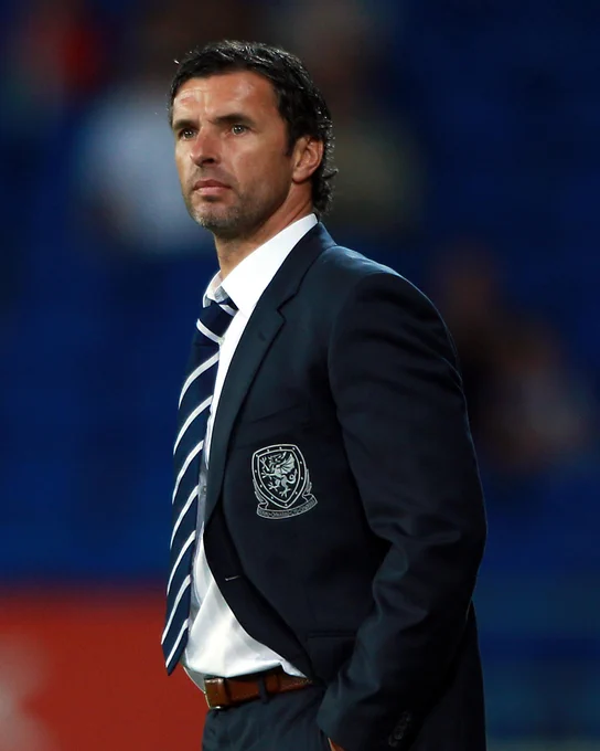 An image of Gary Speed during his time as manager of Cymru.