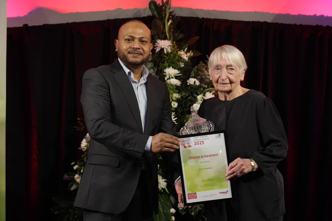 Cllr Kamrul Hussain presenting Pearl Sowerby with the Lifetime Achievement Award