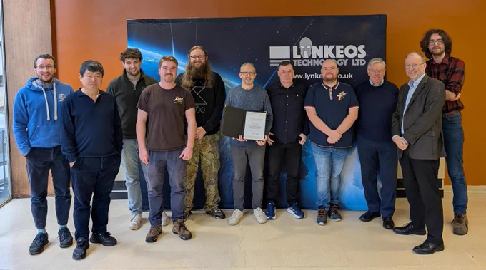 A photograph of the Lynkeos team with their award