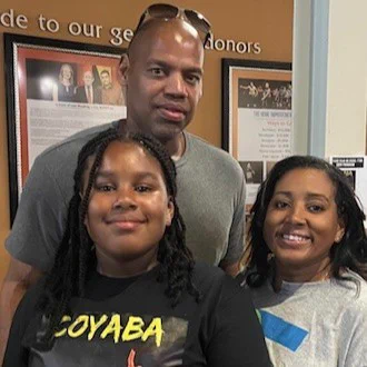 Kenyatta in a family photo with her husband and daughter.