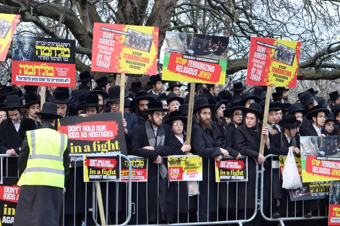https://londonprotest-bfynbzda.manus.space/