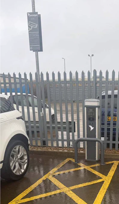 Twin pedestal EV charger superfast