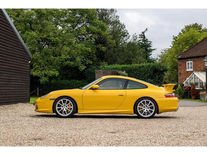 Porsche 996.2 GT3 in Speed Yellow