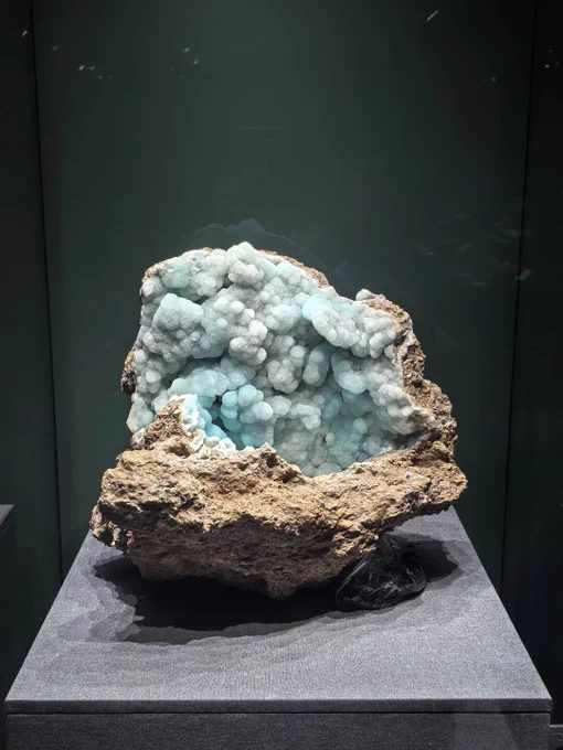 The National Natural History Museum of China in Beijing is holding the exhibition Treasures of Earth: Exquisite Minerals and Rocks, showcasing more than 200 precious specimens of rocks and minerals. [Photo/National Natural History Museum of China official WeChat account]