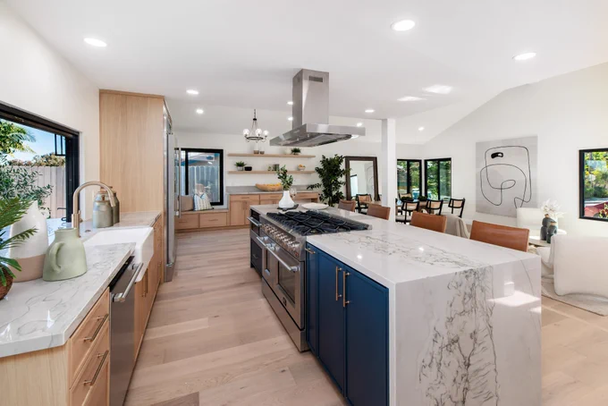 Brand new renovated kitchen with top appliances