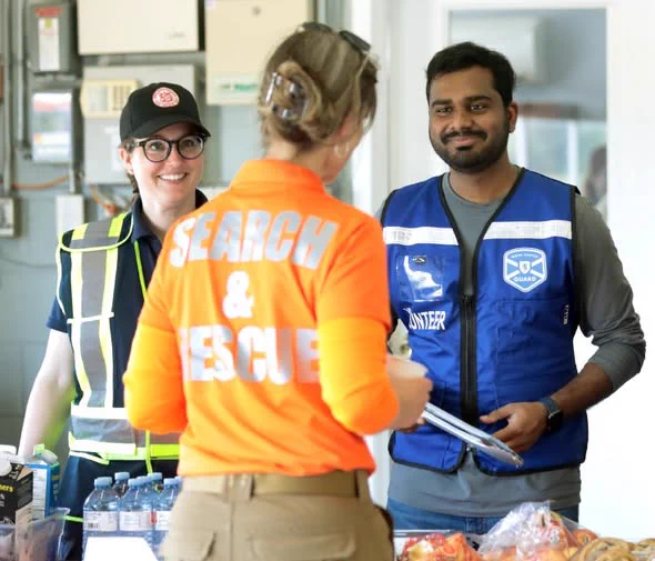 A volunteer with the Nova Scotia Guard provides support to Search and Rescue crew members during an operation. 