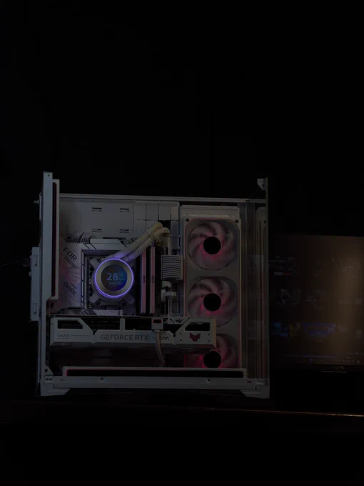 RYZEN 7 9800x3D 

ASUS TUF RTX 5070 TI 16GB 

BIWIN DW100 32GB 6000MHz CL34 

TEAMGRUOP G70 2TB 7400MB/s 

ASUS ROG STRIX X870-A 

CASE LIAN LI VISION COMPACT 

LIAN LI HYD II 360mm LCD 

LIAN LI EDGA 850w GOLD ATX3.1 

ASIAHORSE 24PIN   12PIN 

JONSBO ZB 
360mm REVERSE 
360mm STAND 
240mm REVERSE