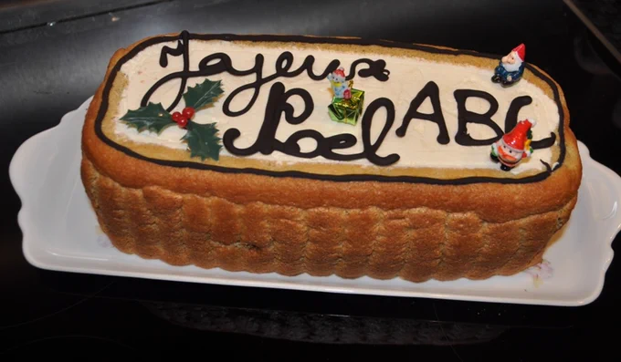 Bûche, bavarois vanille, dés de poires caramélisées,  ganache au chocolat, biscuit maison, ig bas.