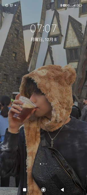 ビール飲み飲みはくとくんお気に入りᐡ ̳ᴗ  ̫ ᴗ ̳ᐡ♡
飲んでるだけでかっこいいとかもうね？うん。ありがとうございます。ほんとに。
この後に出てくる白ひげはくとくん思い出して毎回にまにましてる(,,>᎑<,,)

わっちの脳内
マジ🔥ぎゅん😍💖ぎゅん❤️‍🔥🥹ぎゅん🤦💘💘好き💓すぎて🫶『滅』🤞‼️心❤️拍数‎ﮩ٨ـﮩ♡ـﮩ٨ـﮩはみる👀みる上🫱⬆️🥵昇🫱⤴️❤️‍🔥中ッ🫱❣️
まさにこれ⬆ てか変換すごいねこれ。