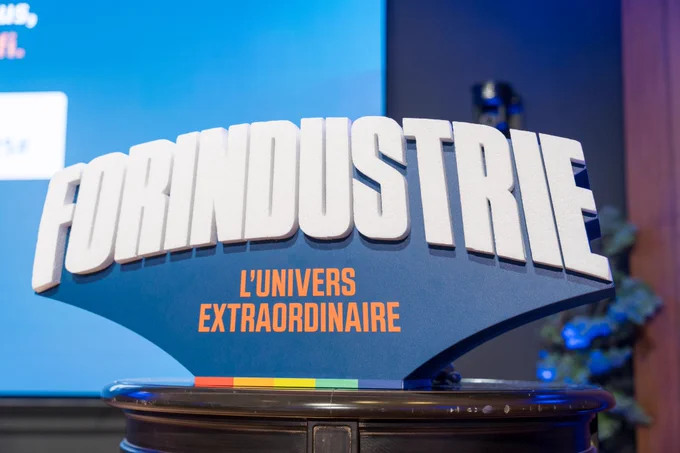 Photo de l'un des trophées "ForIndustrie L'Univers Extraordinaire"