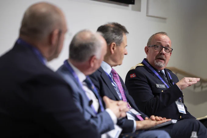 Prof Øistein Knudsen, Jr speaking on a panel.
