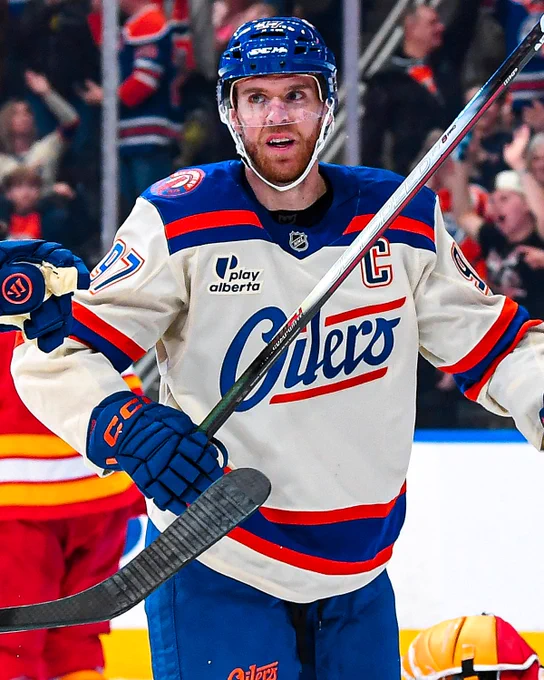 Connor McDavid on ice in an Oilers alternate uniform. 