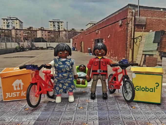 Maria, Jesús i Josep, riders sortint del B9 de Badalona