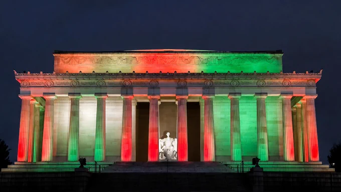 The Lincoln Memorial lit up in red and green.